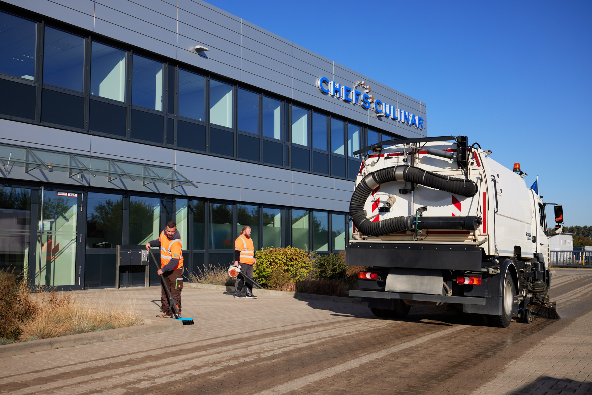 Straßen- und Gehwegreinigung